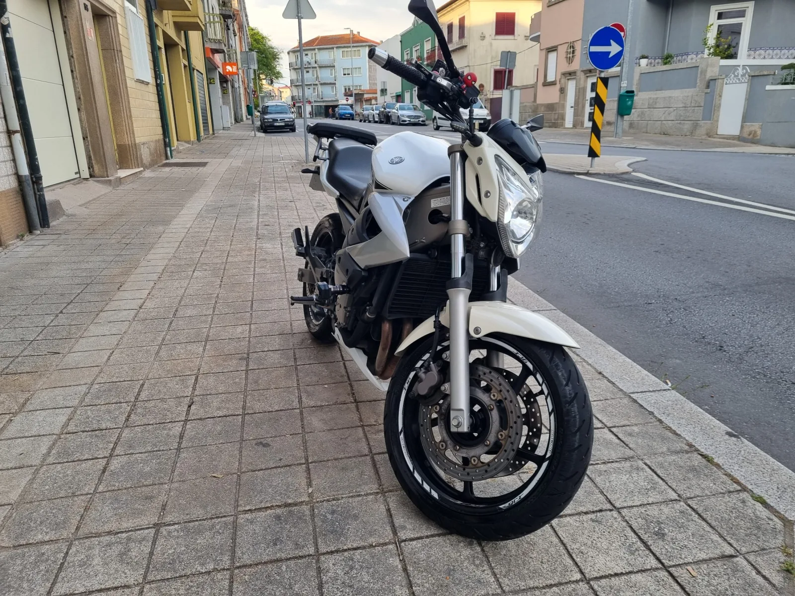 Yamaha XJ6 - A2 (25kw de livrete - deslimitada) 2010